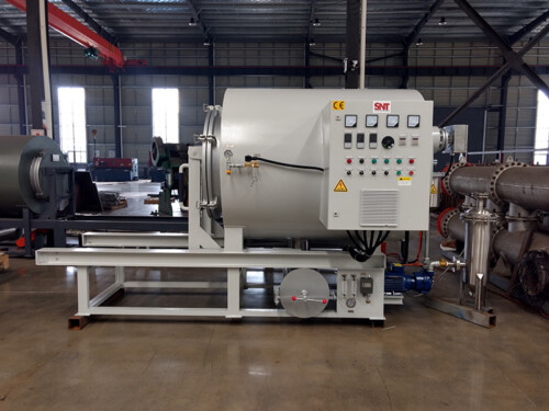 Vacuum pyrolysis oven for cleaning of laser filter